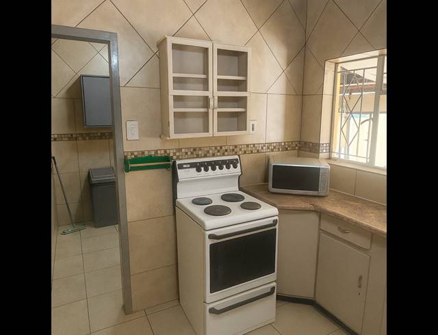 3 BEDROOM FREESTANDING FOR SALE IN OOS EINDE